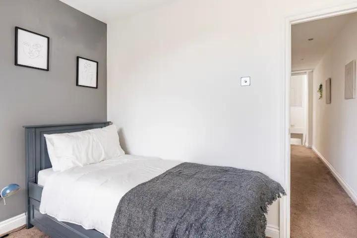 3 Bedroom Townhouse 2min To Station, Sleeps 8 Apartamento *