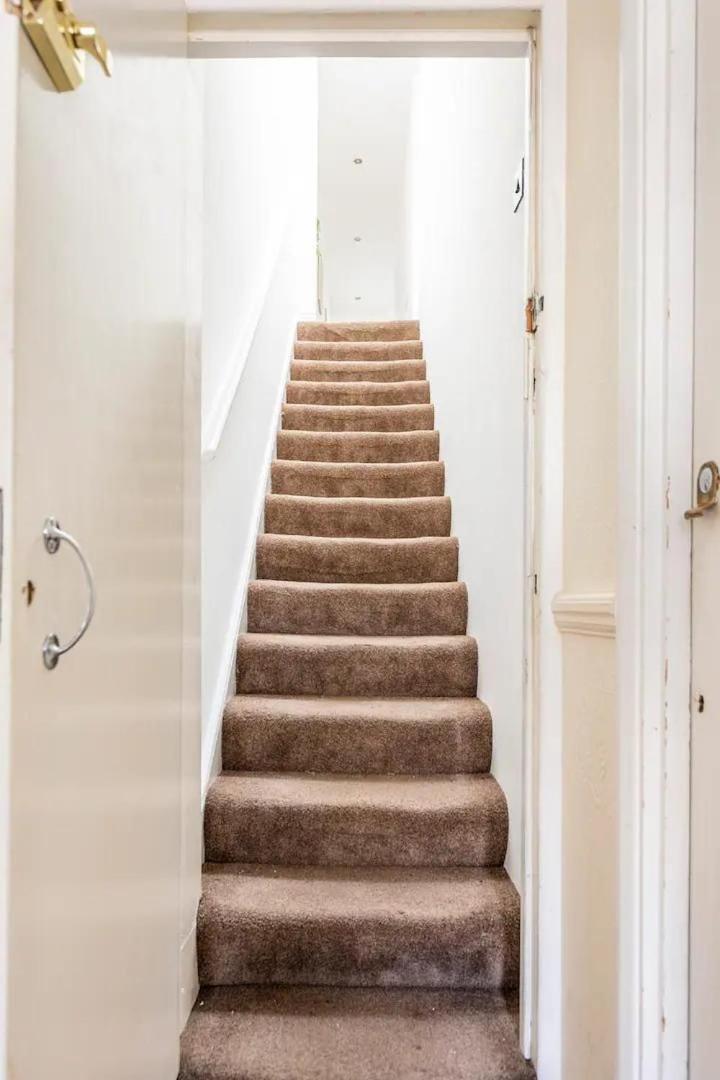 Apartamento 3 Bedroom Townhouse 2min To Station, Sleeps 8 Londres