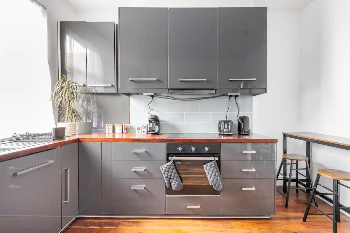 Apartamento 3 Bedroom Townhouse 2min To Station, Sleeps 8 Londres