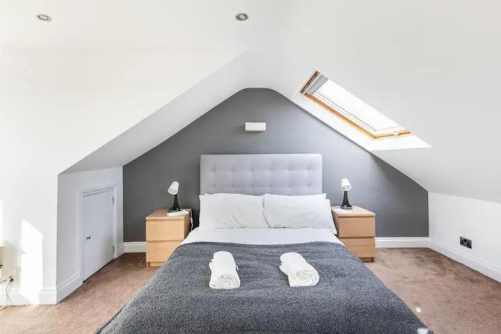 3 Bedroom Townhouse 2min To Station, Sleeps 8 * Londres