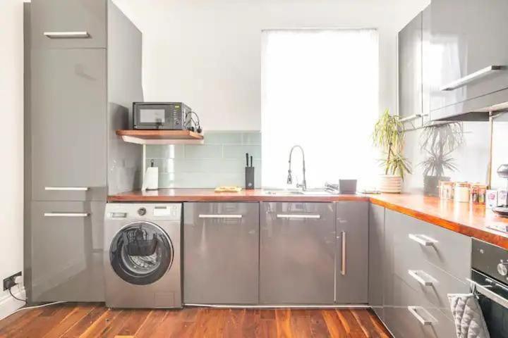 Appartement 3 Bedroom Townhouse 2min To Station, Sleeps 8