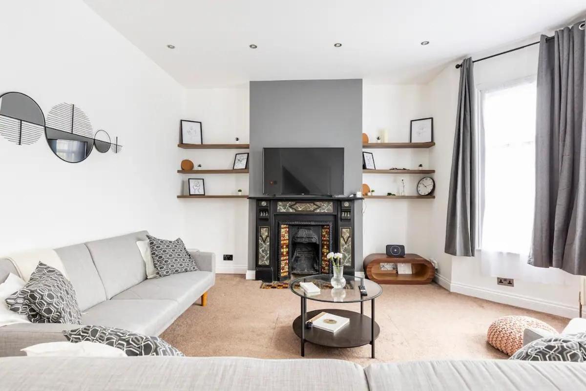 3 Bedroom Townhouse 2min To Station, Sleeps 8 Apartamento *