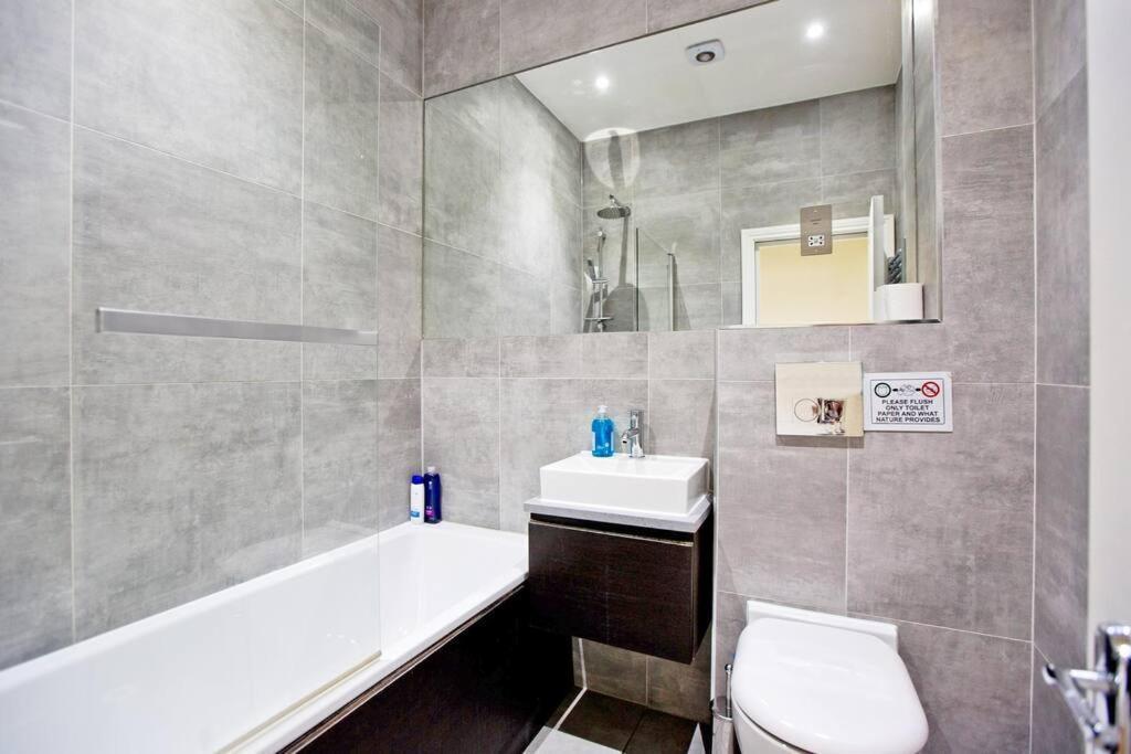 F7 Large 2bed Kensington *
