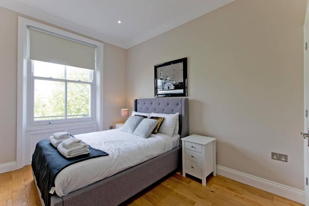 F7 Large 2bed Kensington *