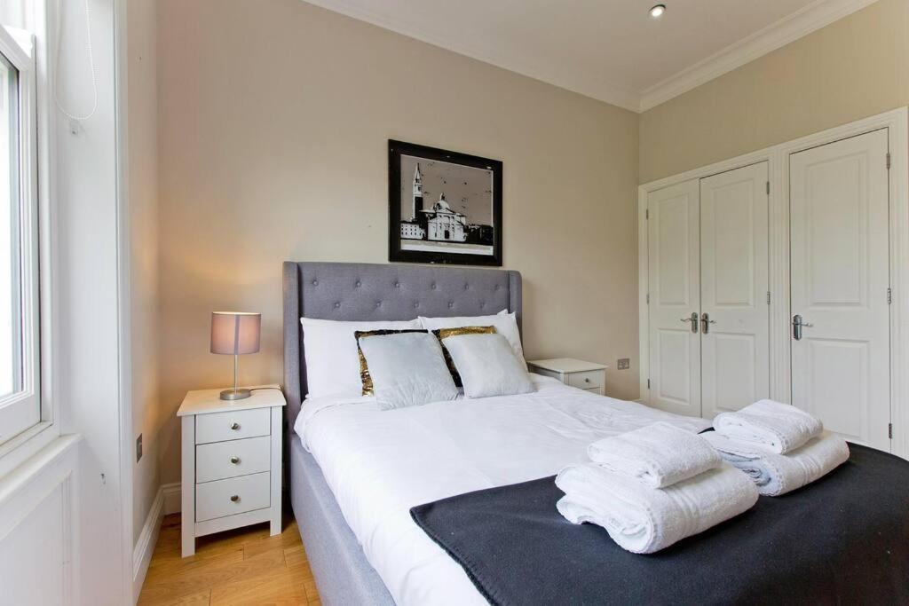 F7 Large 2bed Kensington Appartement *