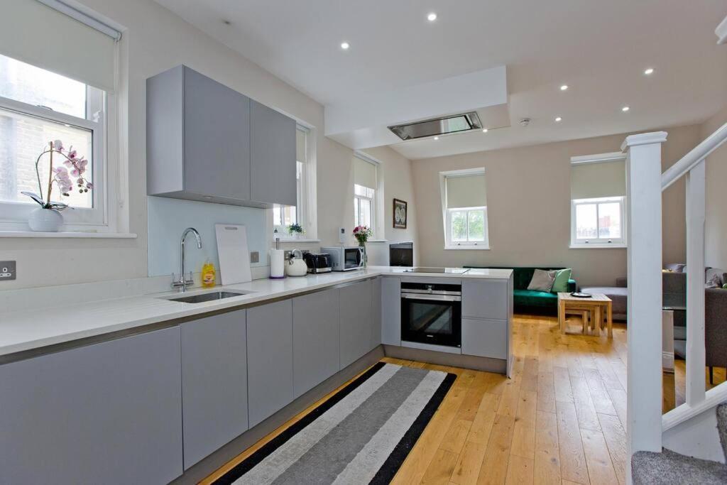 Stylish 1bed Duplex Kensington *