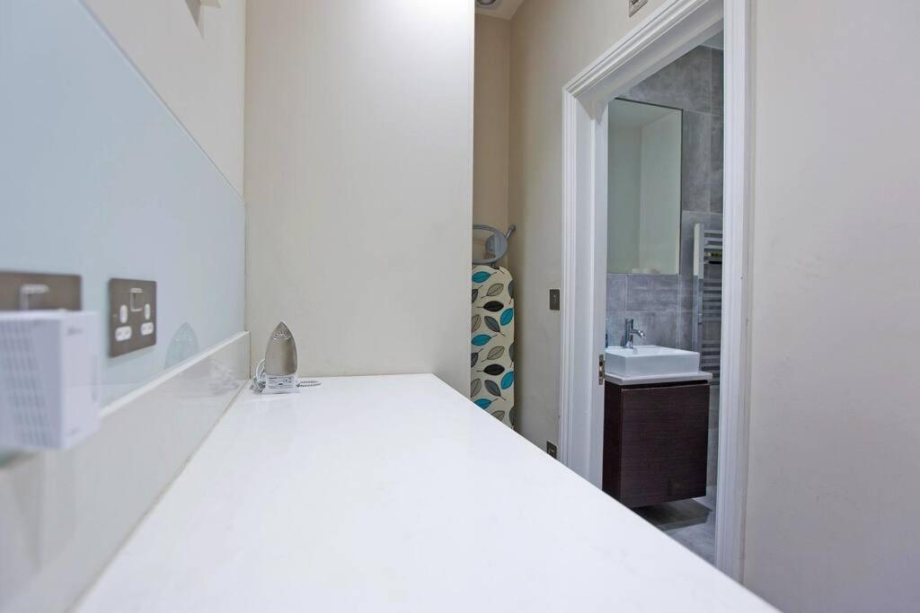 F1 Outstanding 1 Bed Duplex Apartment *