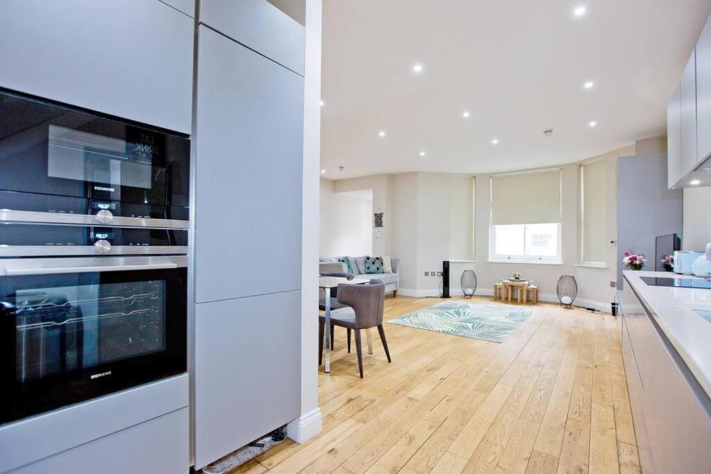 F1 Outstanding 1 Bed Duplex London