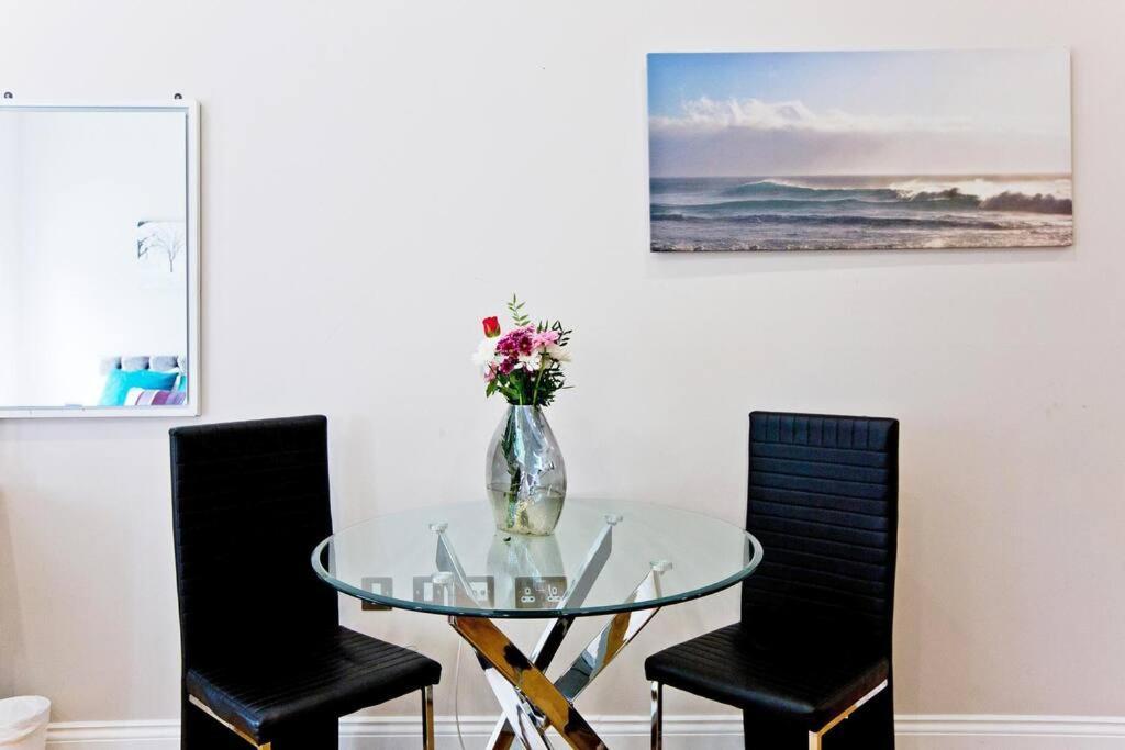 F3 Bright And Cheerful Studio