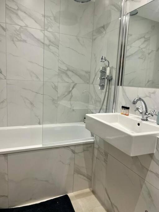 Apartamento New Flat In Holland Park *