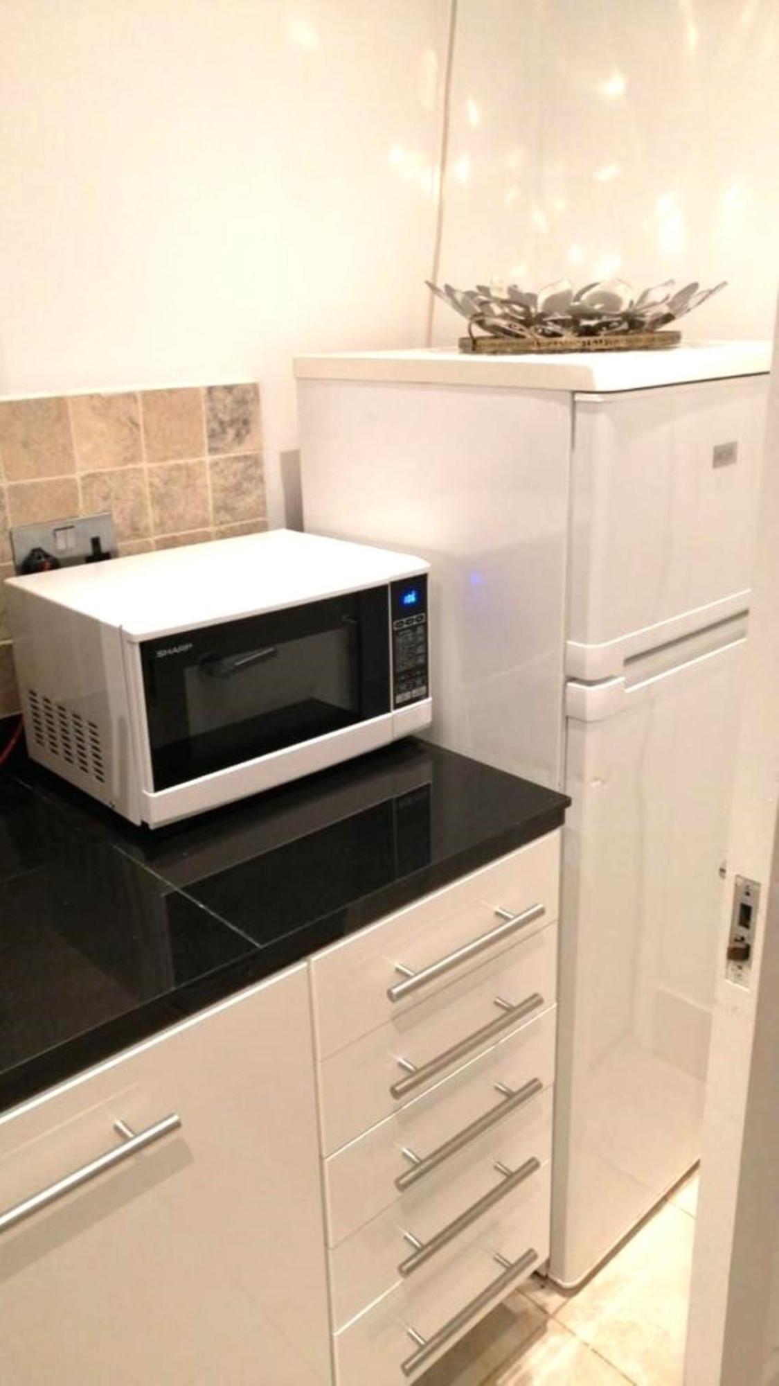 Alluring 2-bed, 2-bath Flat On High Street Kensington, Near Kensington Palace Apartamento