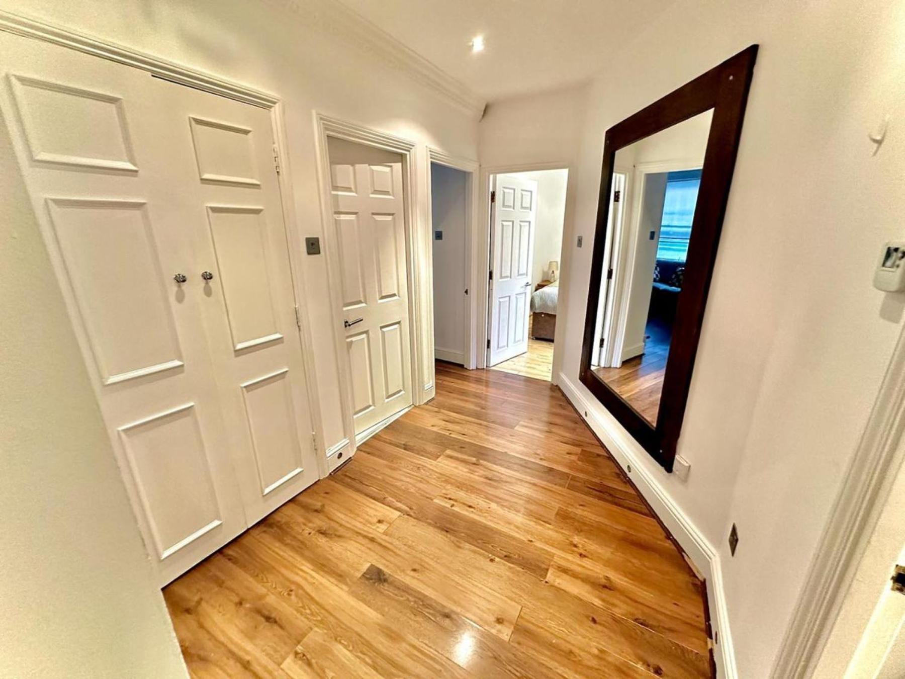 Apartamento Alluring 2-bed, 2-bath Flat On High Street Kensington, Near Kensington Palace *
