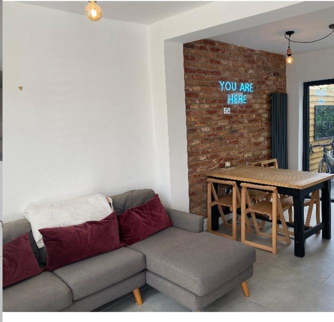 Charming House In The Heart Of Xar Londen