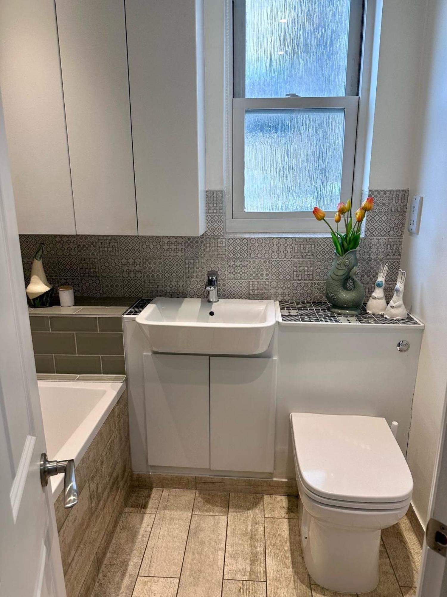 Large Bedroom In Beautiful House * Londres