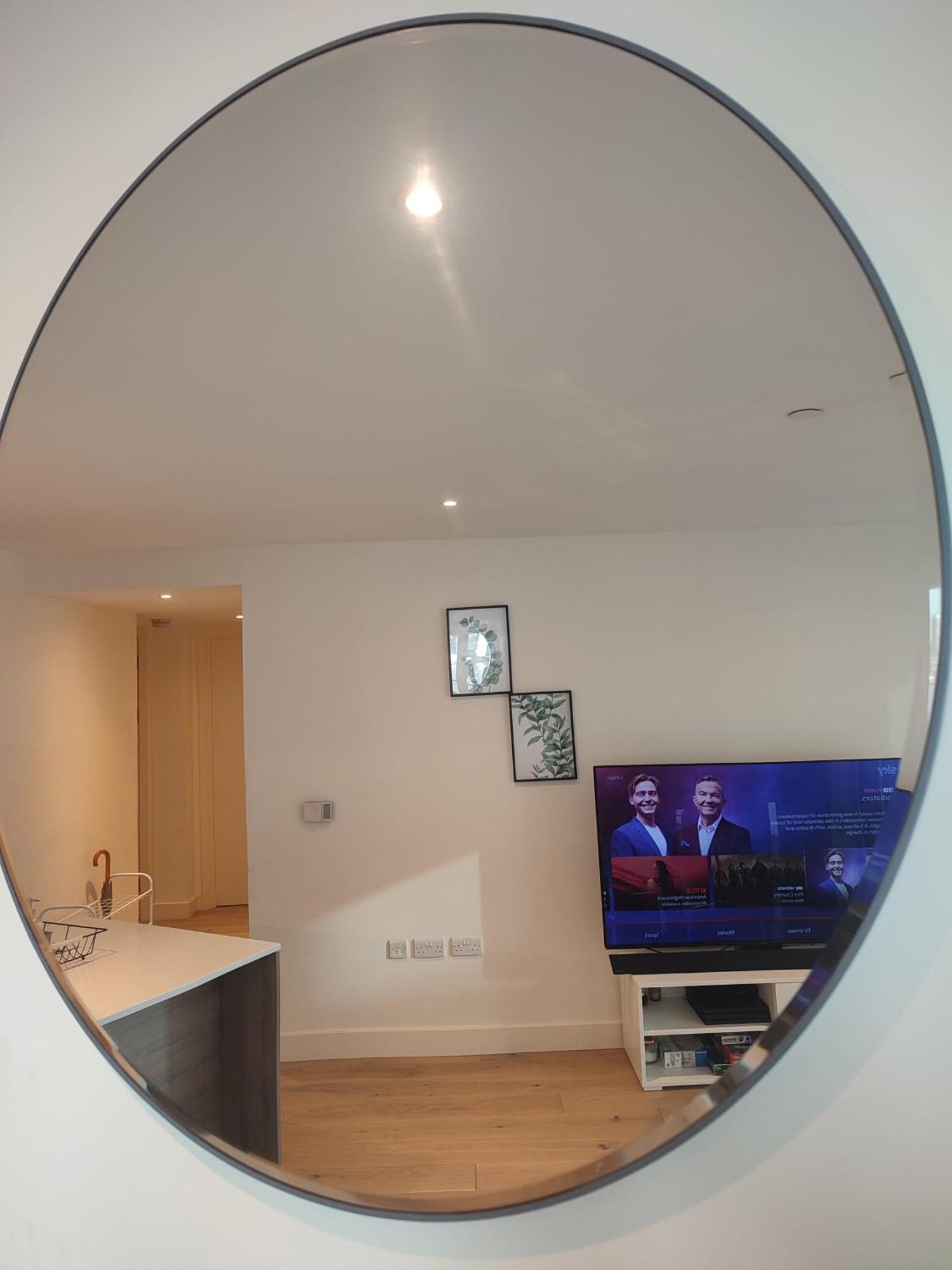 Luxury Riverside With Easy Access To London, O2, Excel Centre And Parking *