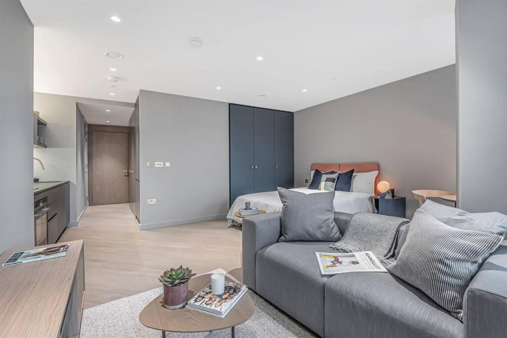 Beautiful, Stylish Studio Flat Near The O2 Londres