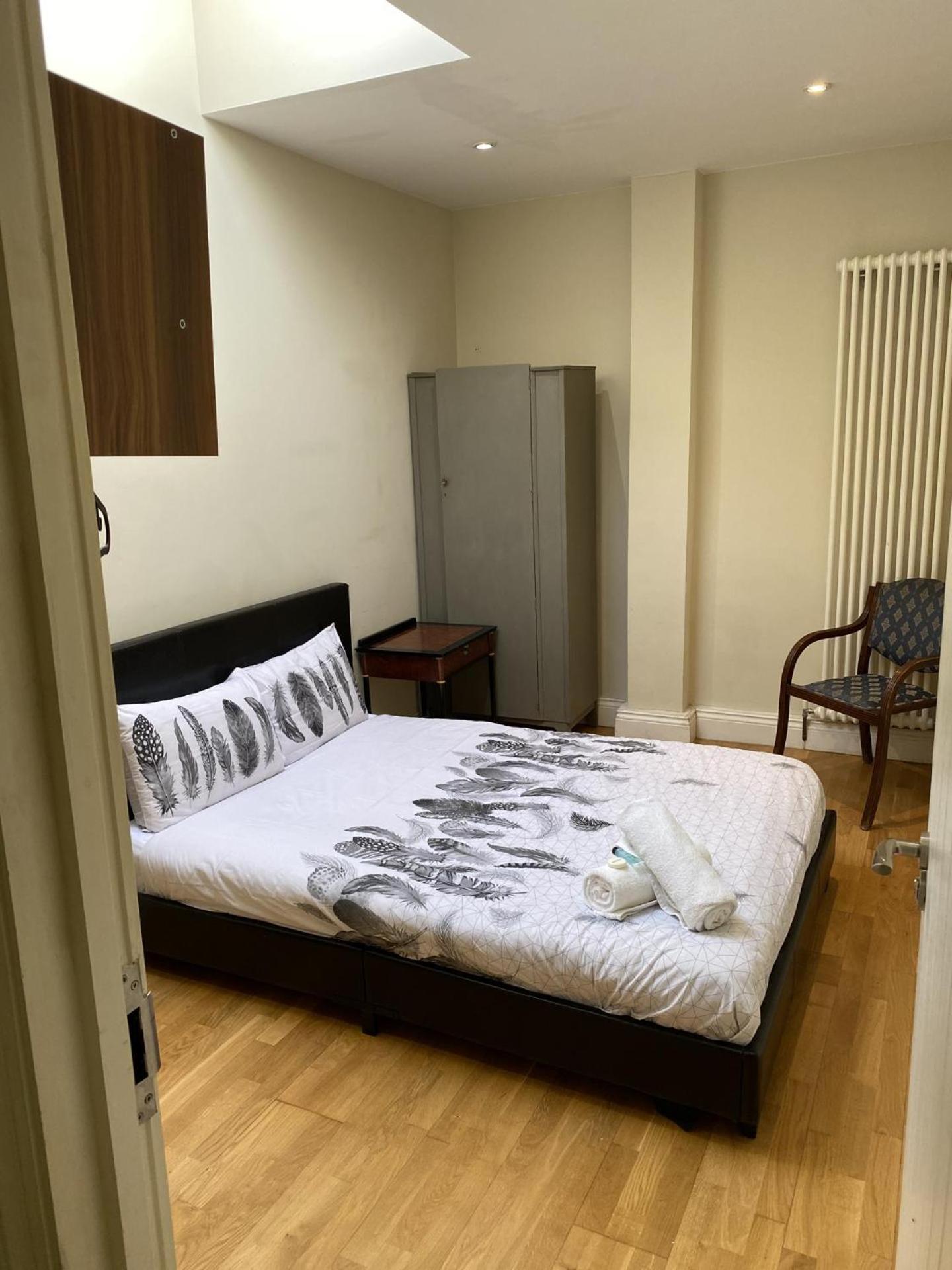 Spacious 3-bed In Appartement *