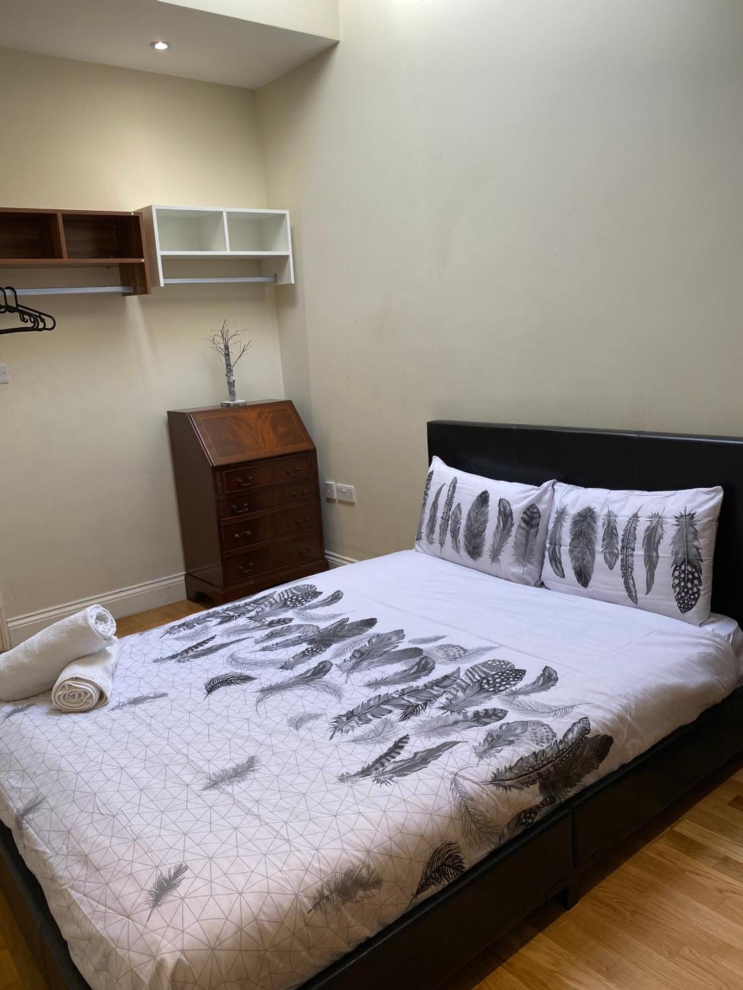 Spacious 3-bed In Appartement *