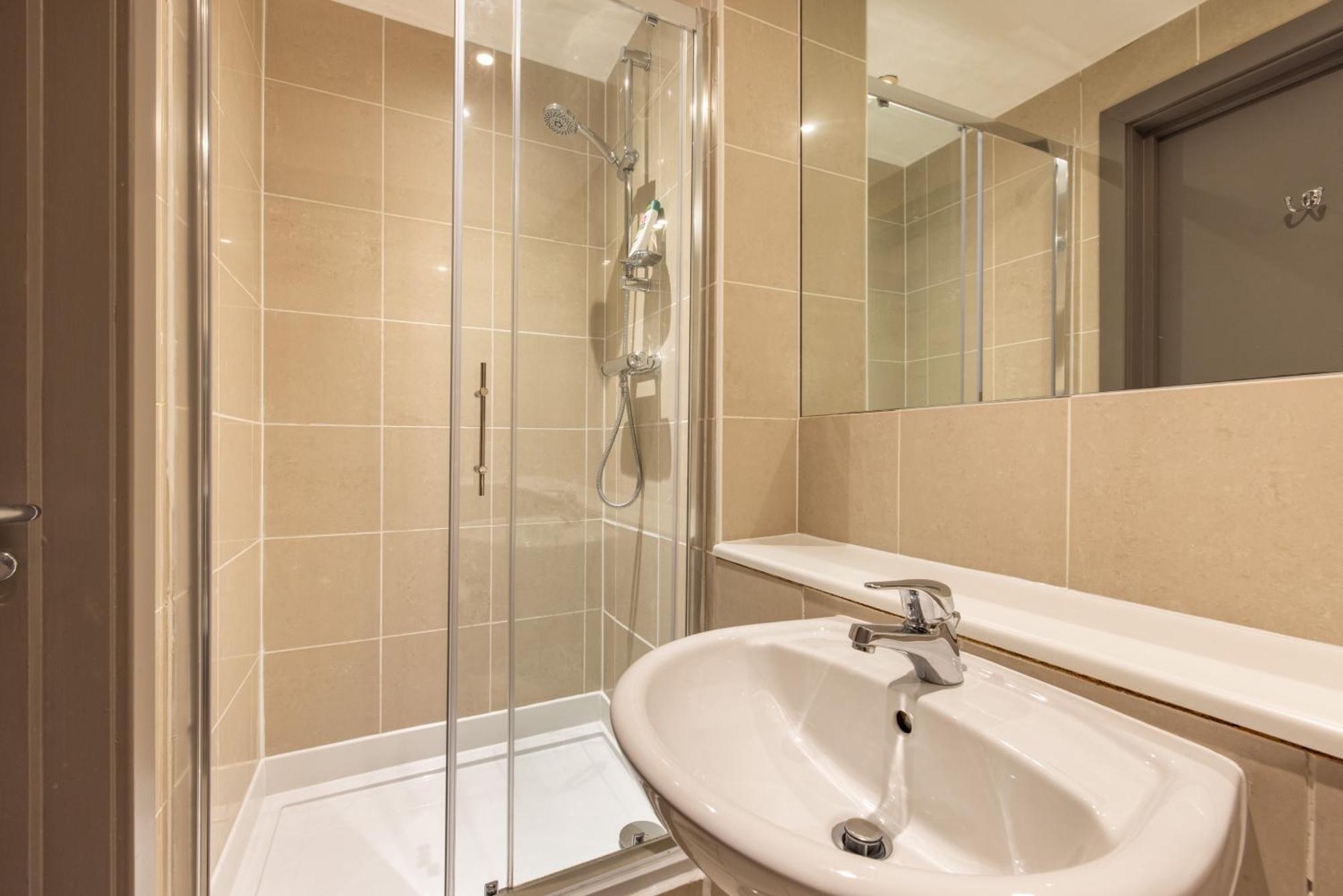 Spacious 2 Bed Battersea High Street *