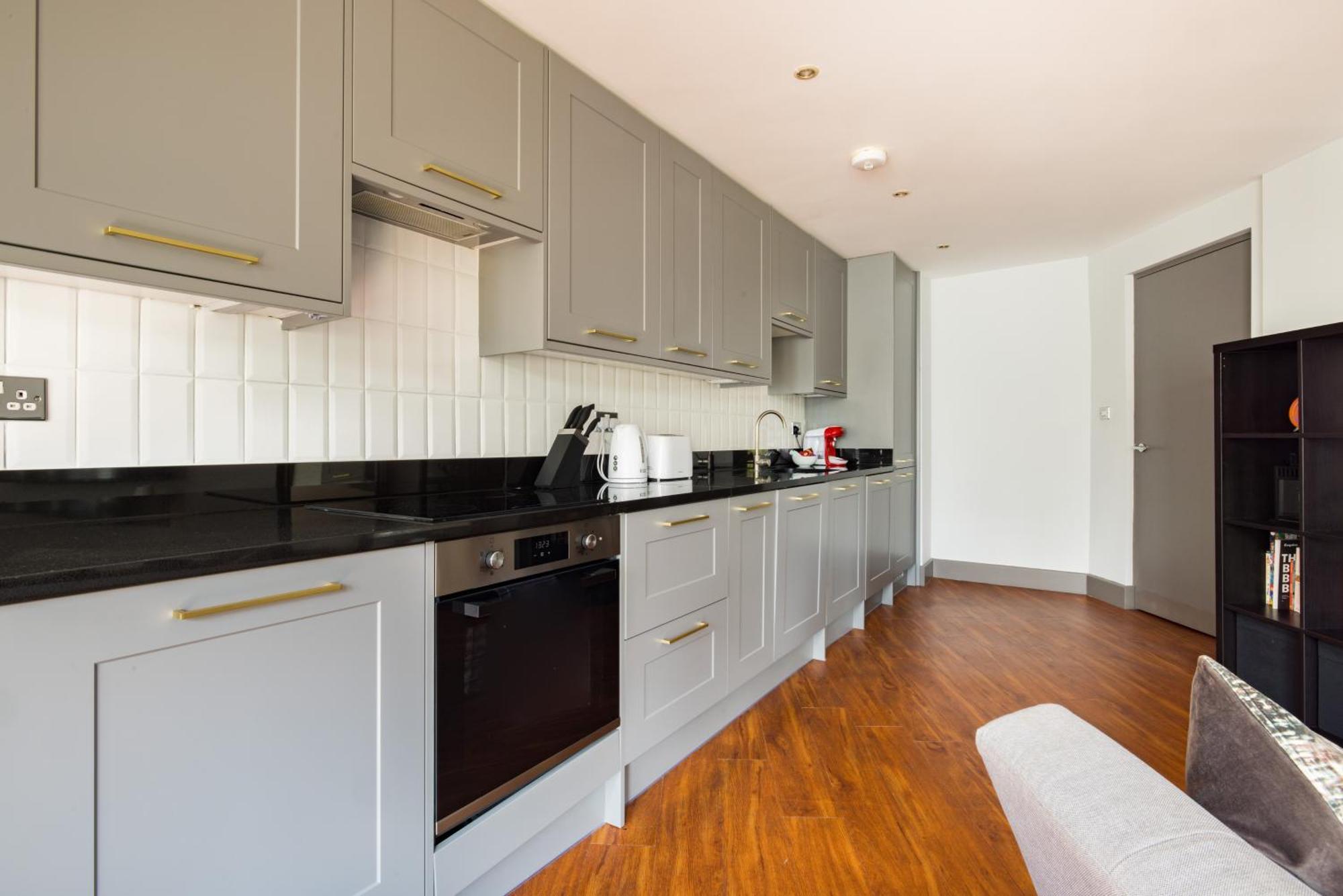 Spacious 2 Bed Battersea High Street Londres