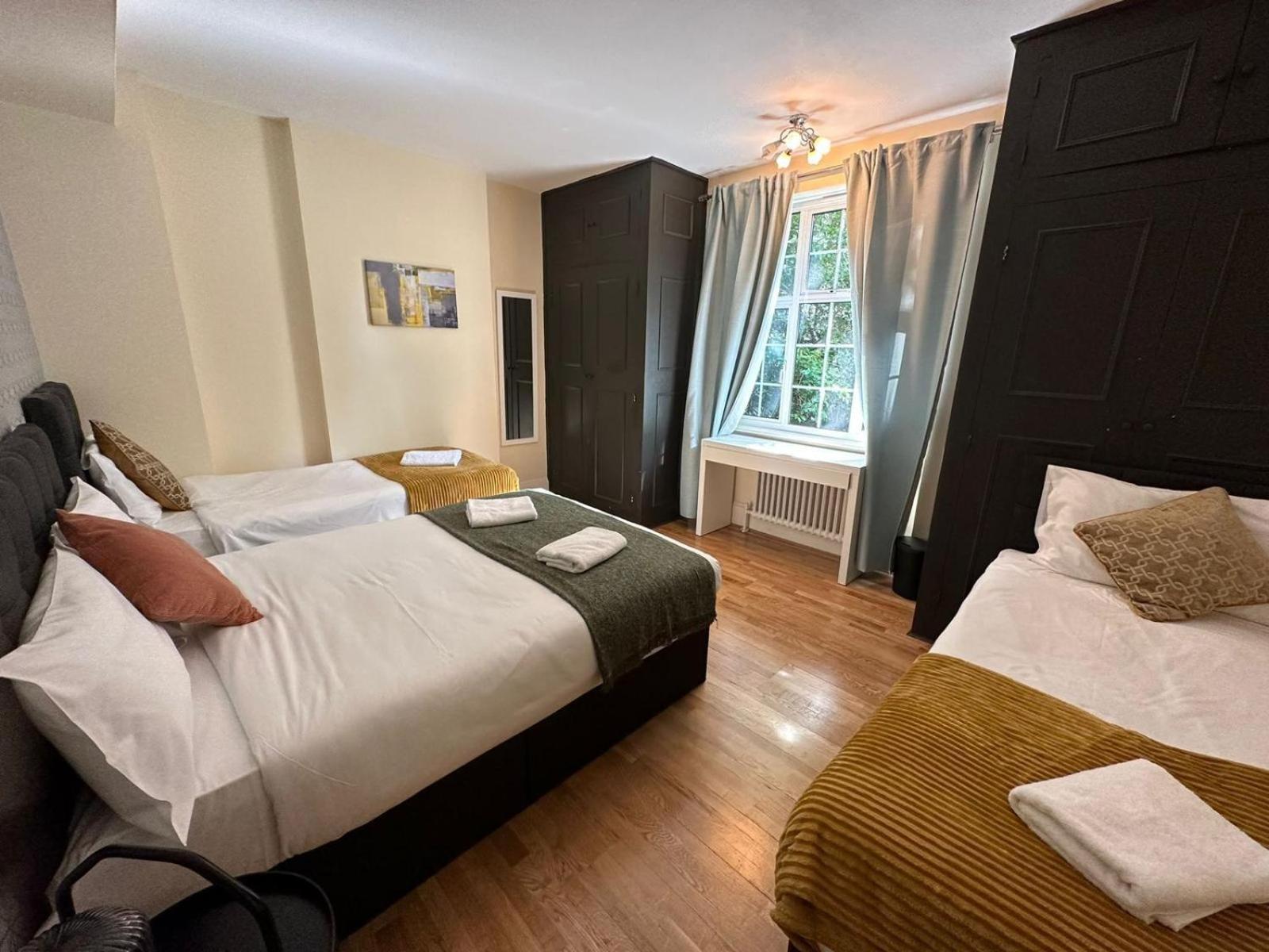Charming 2 Bedroom Flat In Kensington High Street *