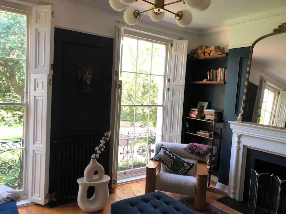 Gorgeous Grade Ii Listed Georgian House - Leafy Square Views - Hébergement de vacances