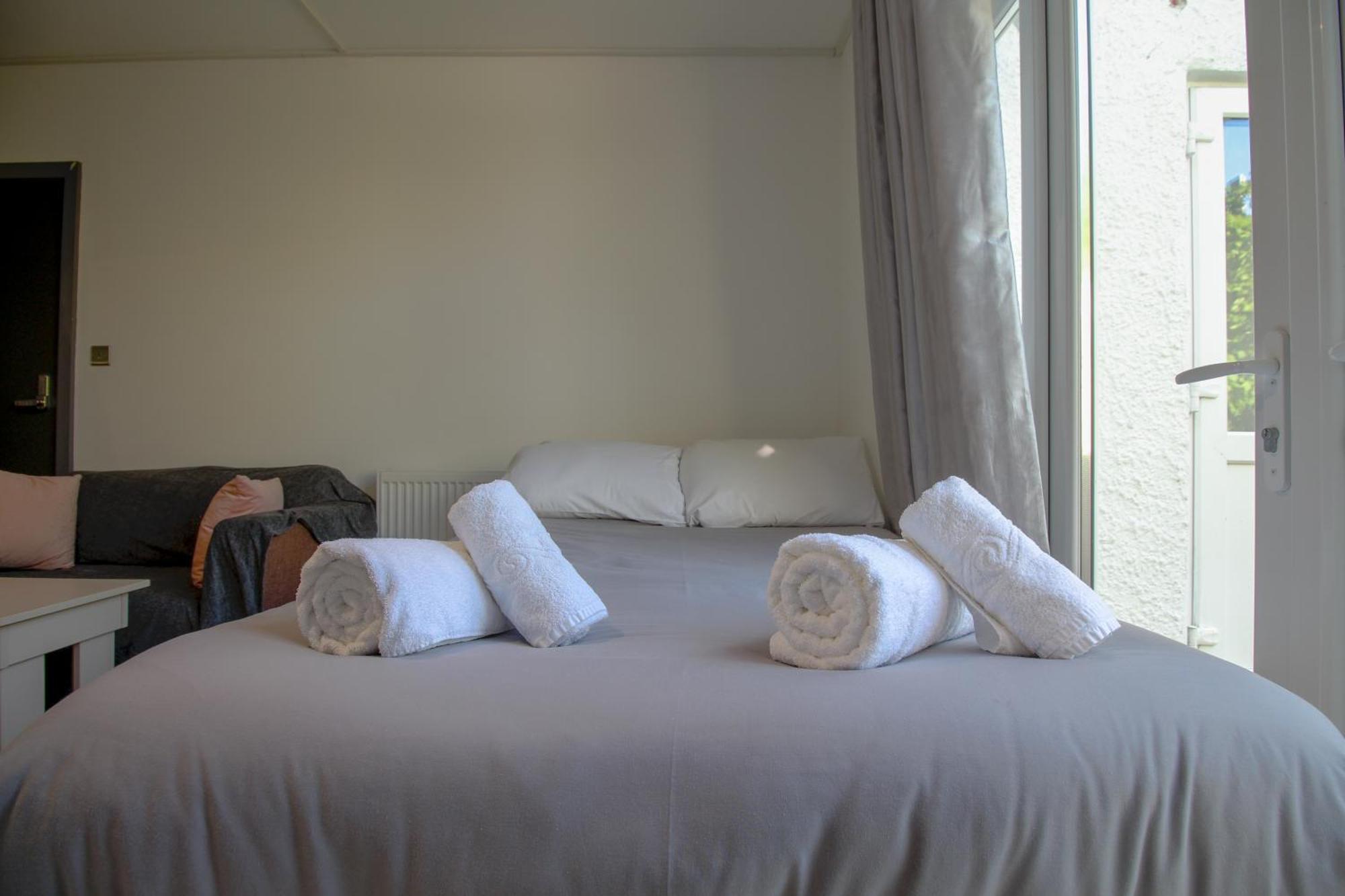 Double Modern Studio Apartment London
