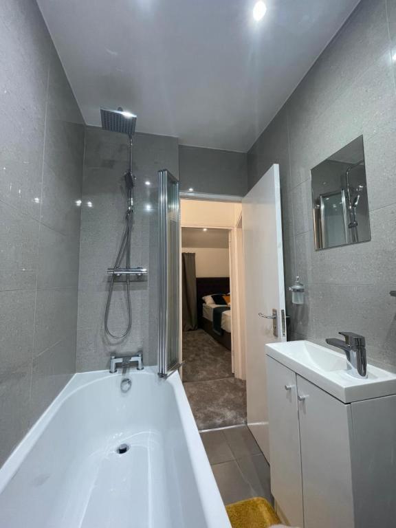 Tooting - Cosy 2 Bedroom House With Garden, 5 Mins Walk To Tube Station * Londres