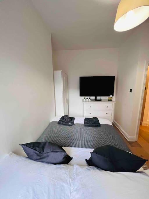 Lovely 2 Bedroom Ground Floor Flat With Garden. Londres