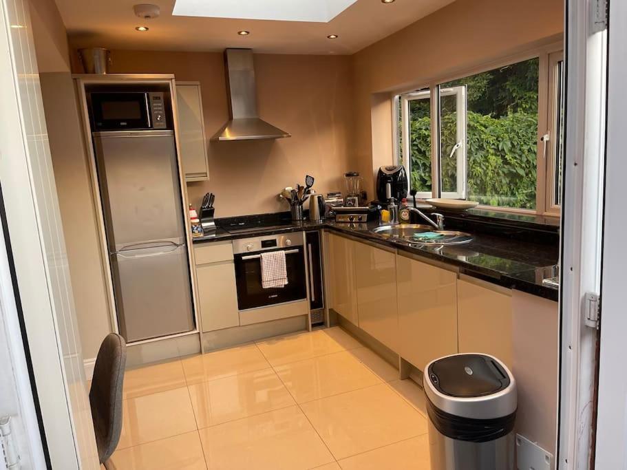 Appartement Lovely 2 Bedroom Ground Floor Flat With Garden.