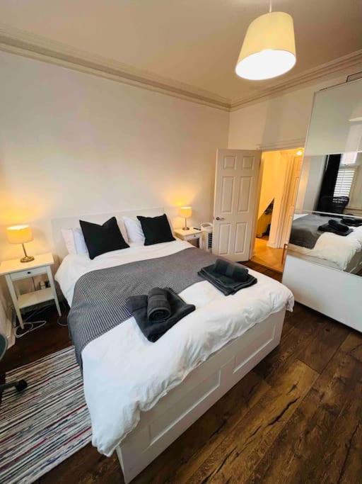 Appartement Lovely 2 Bedroom Ground Floor Flat With Garden. Londres