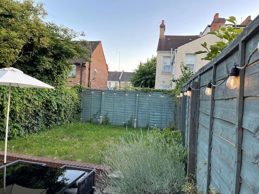 Lovely 2 Bedroom Ground Floor Flat With Garden. Londres