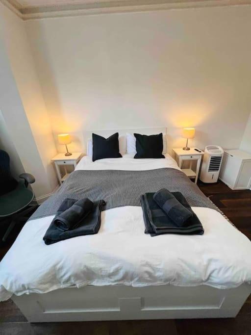 Lovely 2 Bedroom Ground Floor Flat With Garden. Appartement