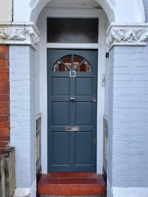 Appartement Lovely 2 Bedroom Ground Floor Flat With Garden. *