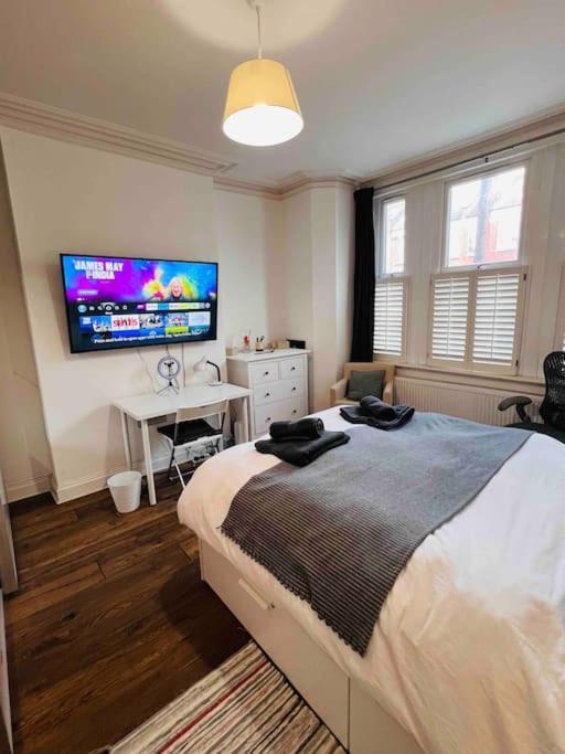 Lovely 2 Bedroom Ground Floor Flat With Garden. Appartement