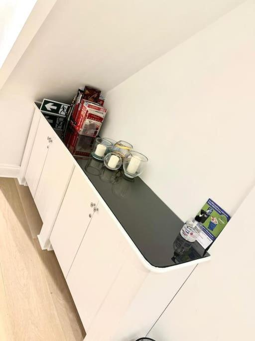 Appartement Lovely 2 Bedroom Ground Floor Flat With Garden. *