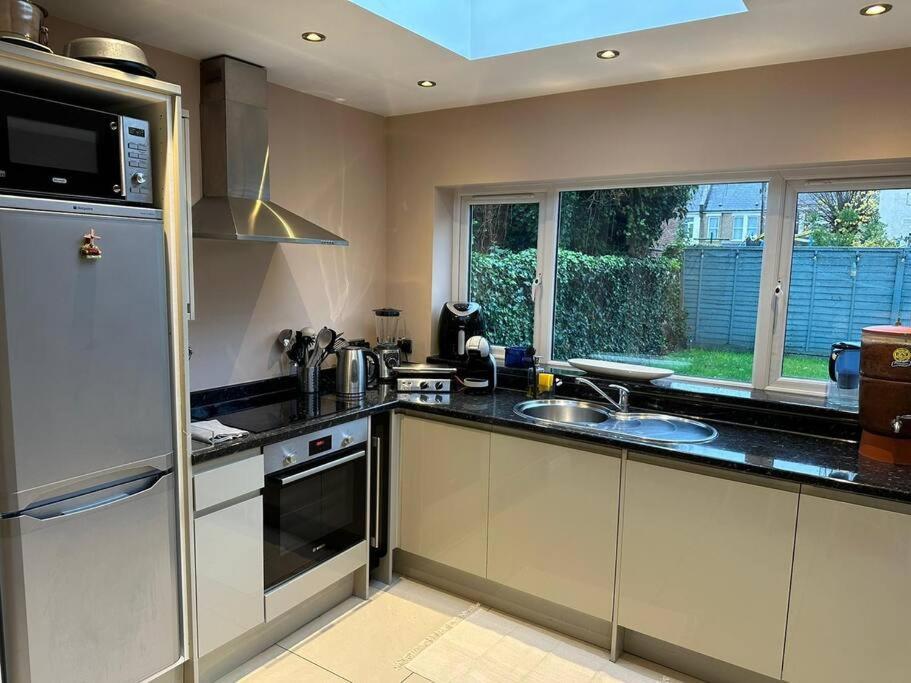 Appartement Lovely 2 Bedroom Ground Floor Flat With Garden. Londres