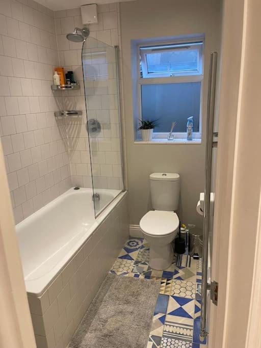 Lovely 2 Bedroom Ground Floor Flat With Garden. * Londres
