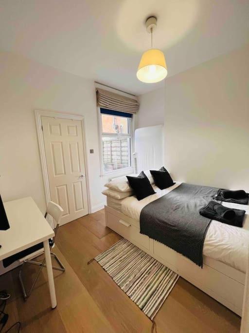 Lovely 2 Bedroom Ground Floor Flat With Garden. Appartement