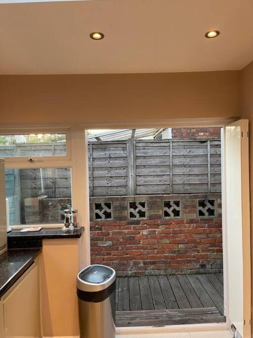 Appartement Lovely 2 Bedroom Ground Floor Flat With Garden.