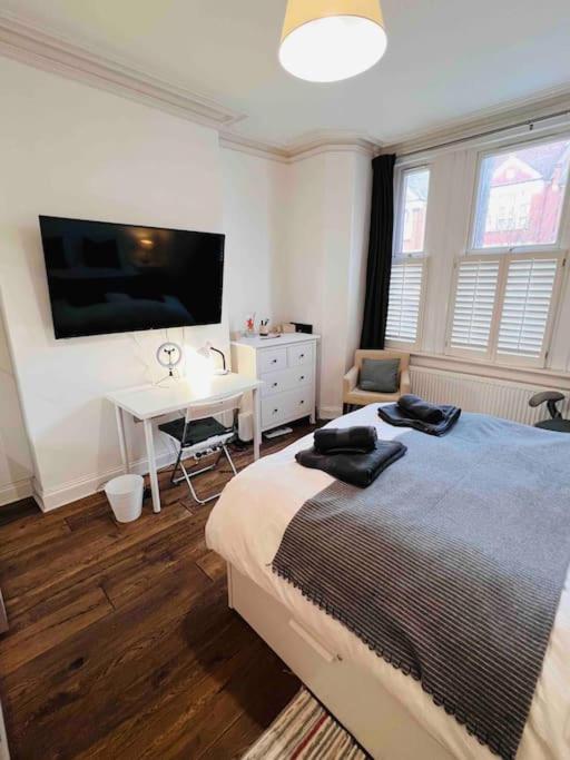 Lovely 2 Bedroom Ground Floor Flat With Garden. Appartement