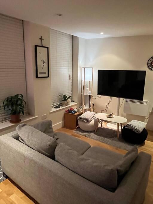 1 Bed Flat In Apartamento *