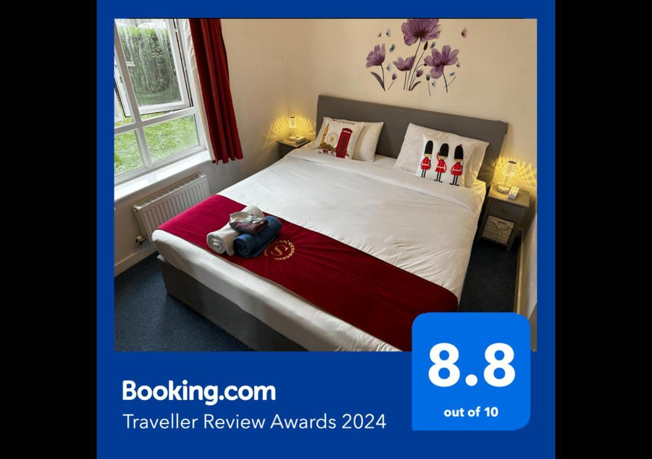 2 Bed 2 Bath - Free Parking - 3min Walk To The Train Station - 19min To Liverpool Street 5min To Victoria Line 1gb Broadband Super Fast Internet Ground Floor 100s Of Shops Restaurants Bakeries 24-hour Asda Superst * Londres