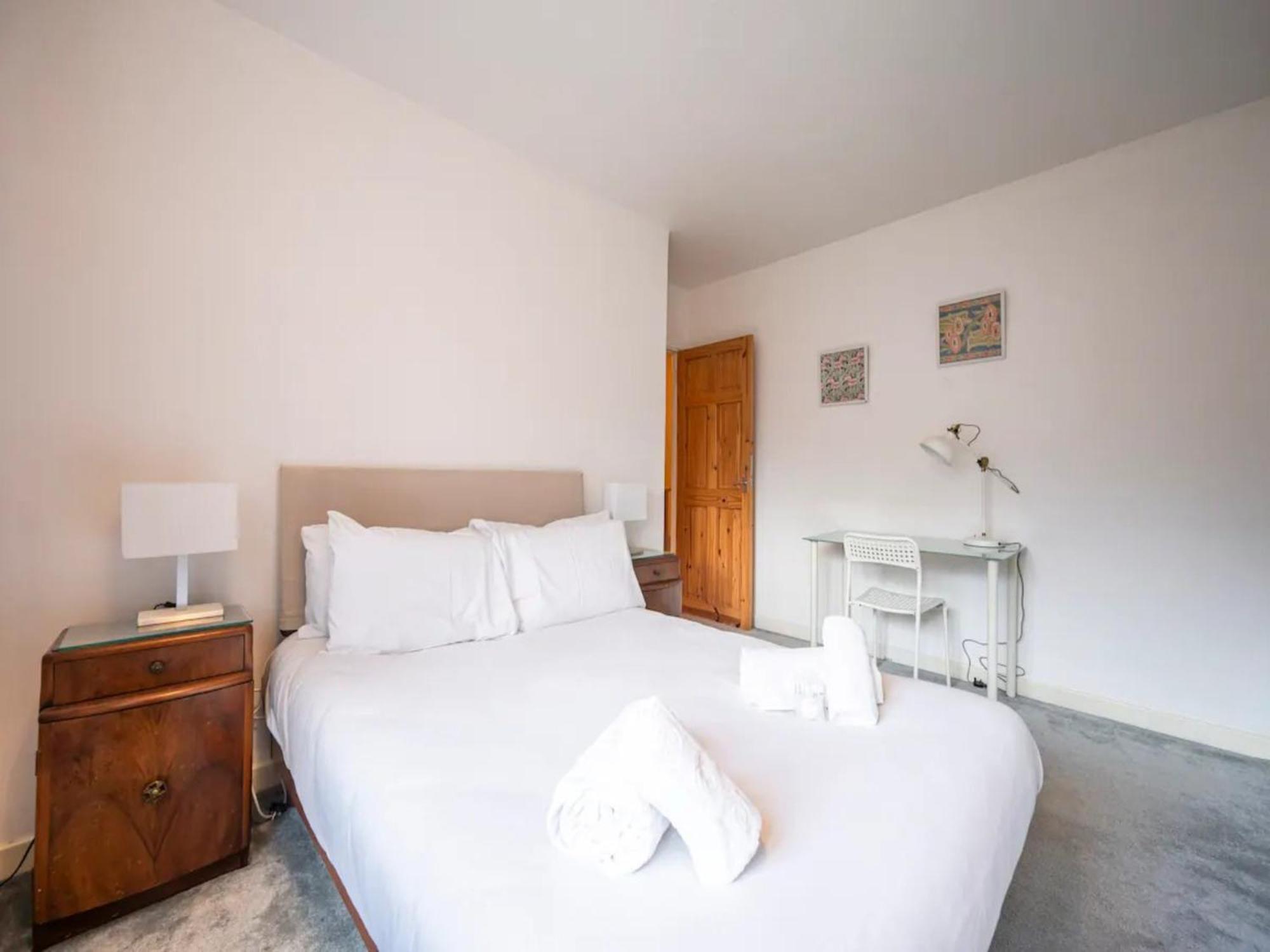 Pass The Keys Spacious 2bed Flat Camberwell * Londres
