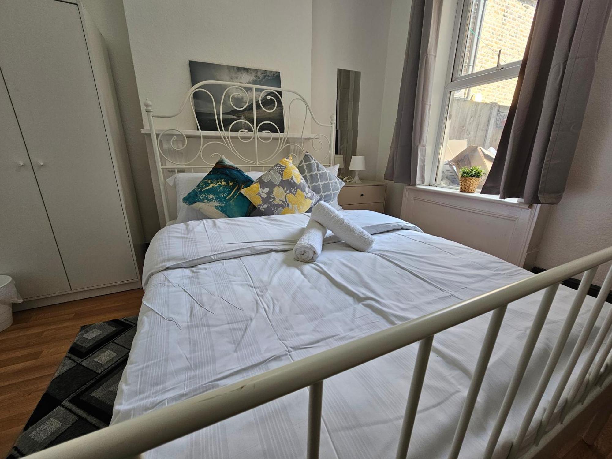 Homestay Family Near Queen Mary College *