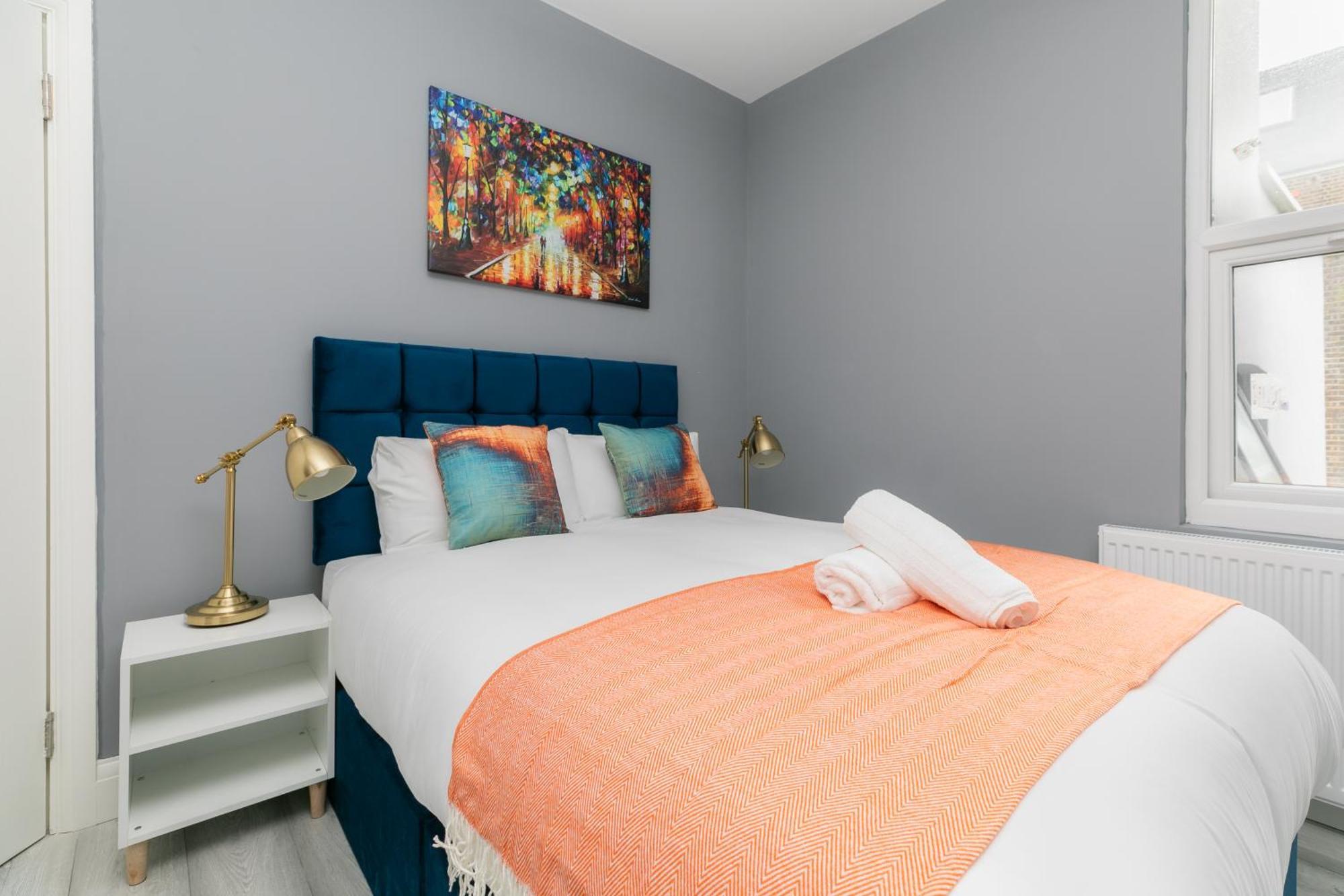 Homely 3 Bedroom House In Hammersmith
