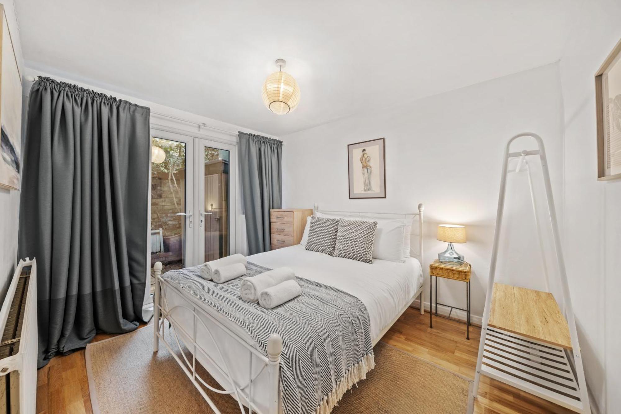 2 Bedroom Garden Flat In W Kensington Apartamento