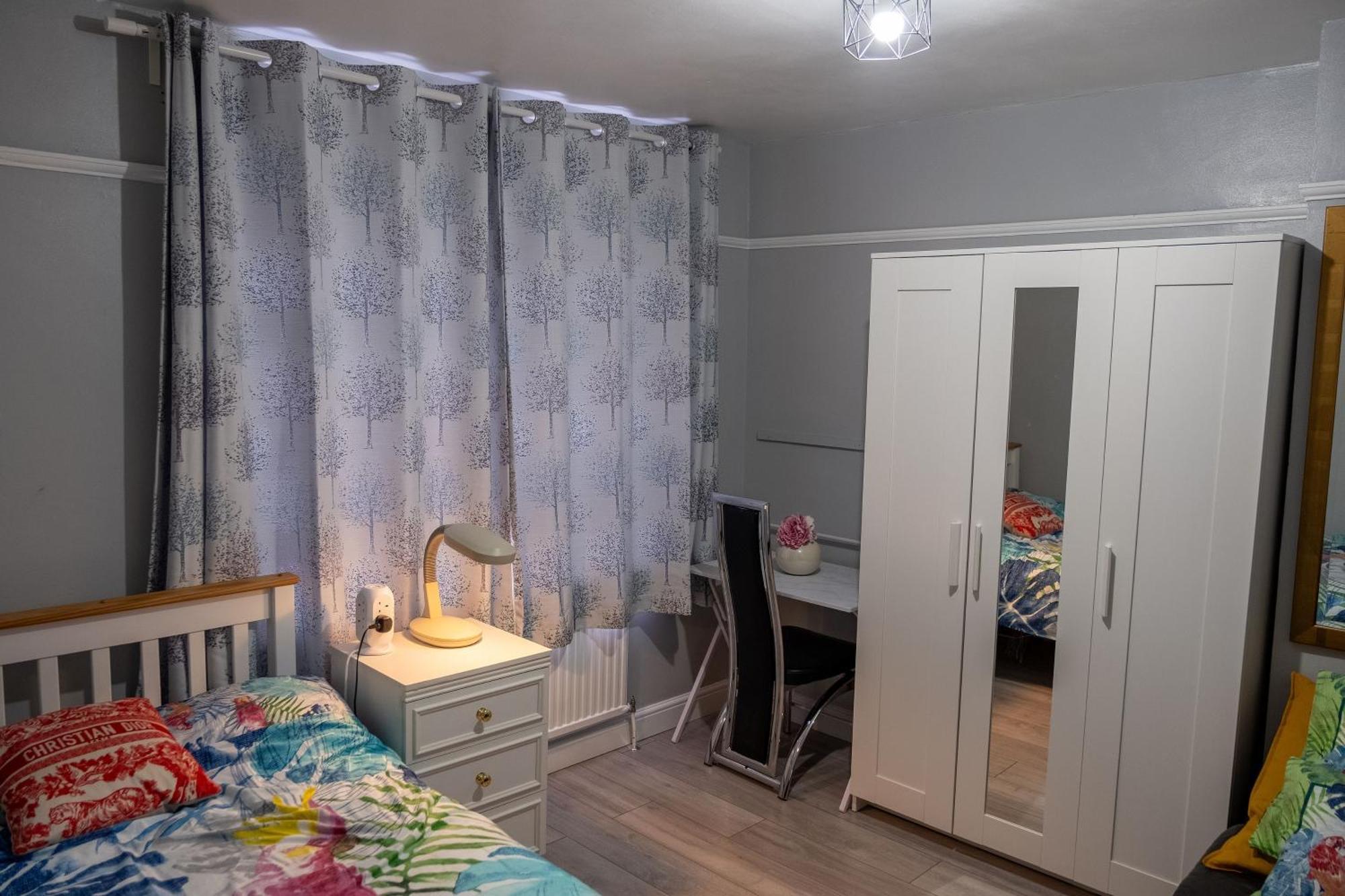 Spacious Double Bedroom In Shooters Hill