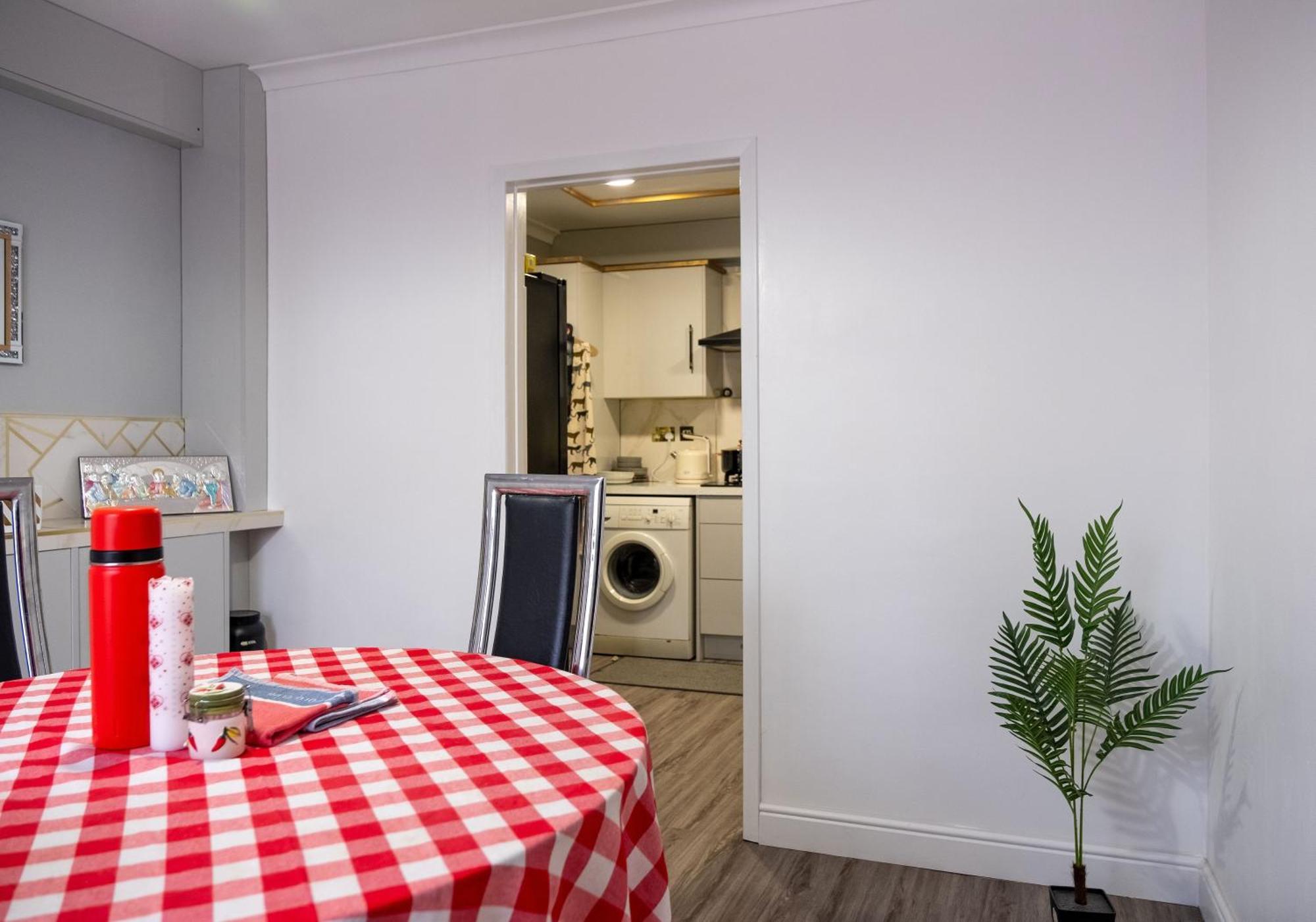 Spacious Double Bedroom In Shooters Hill Londen