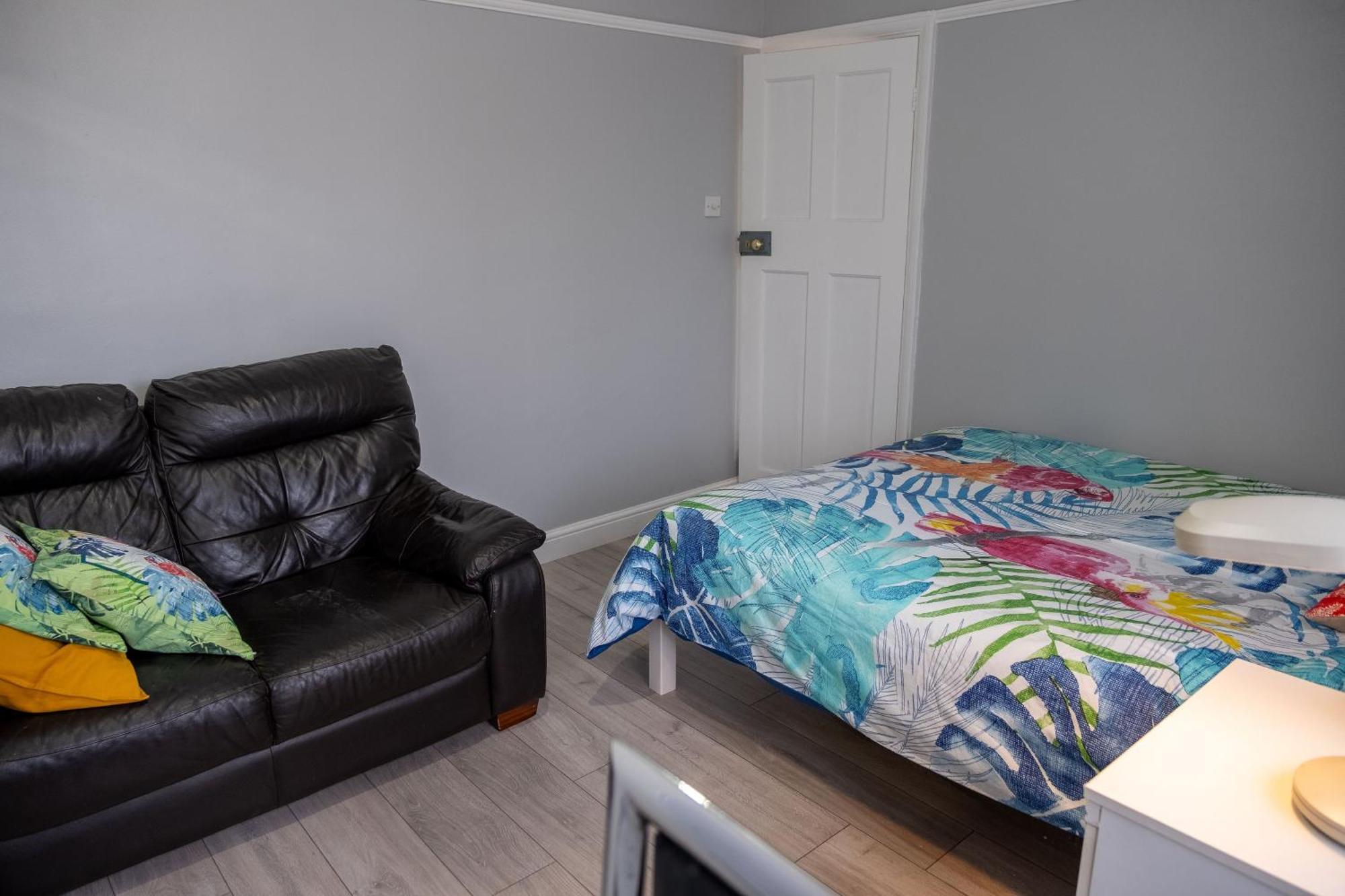 Spacious Double Bedroom In Shooters Hill *